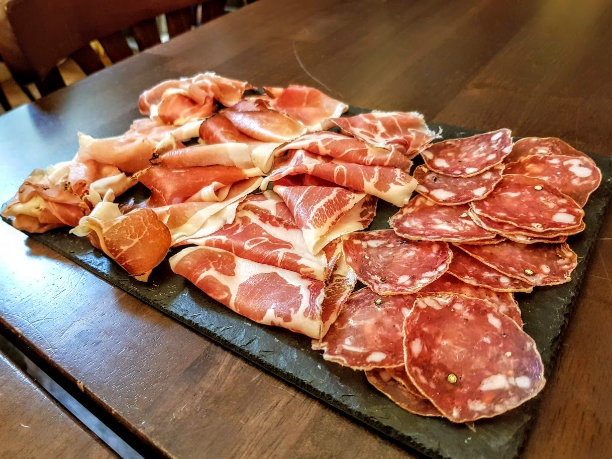 Petite planche de charcuterie Mille & Zim restaurant Asnières