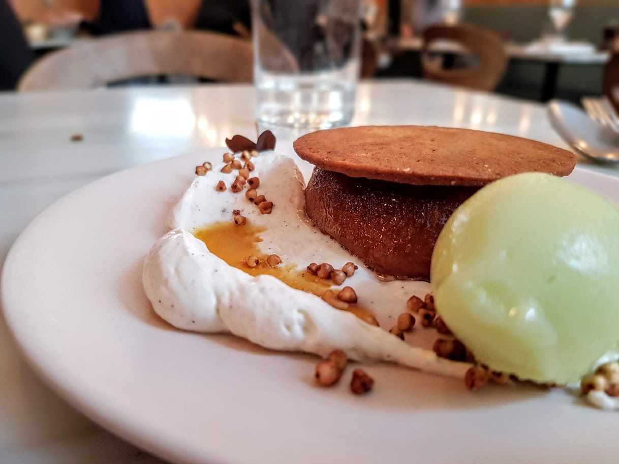 Pomme façon tatin, crème crue vanille, sorbet granny smith Caillebotte restaurant Paris 9