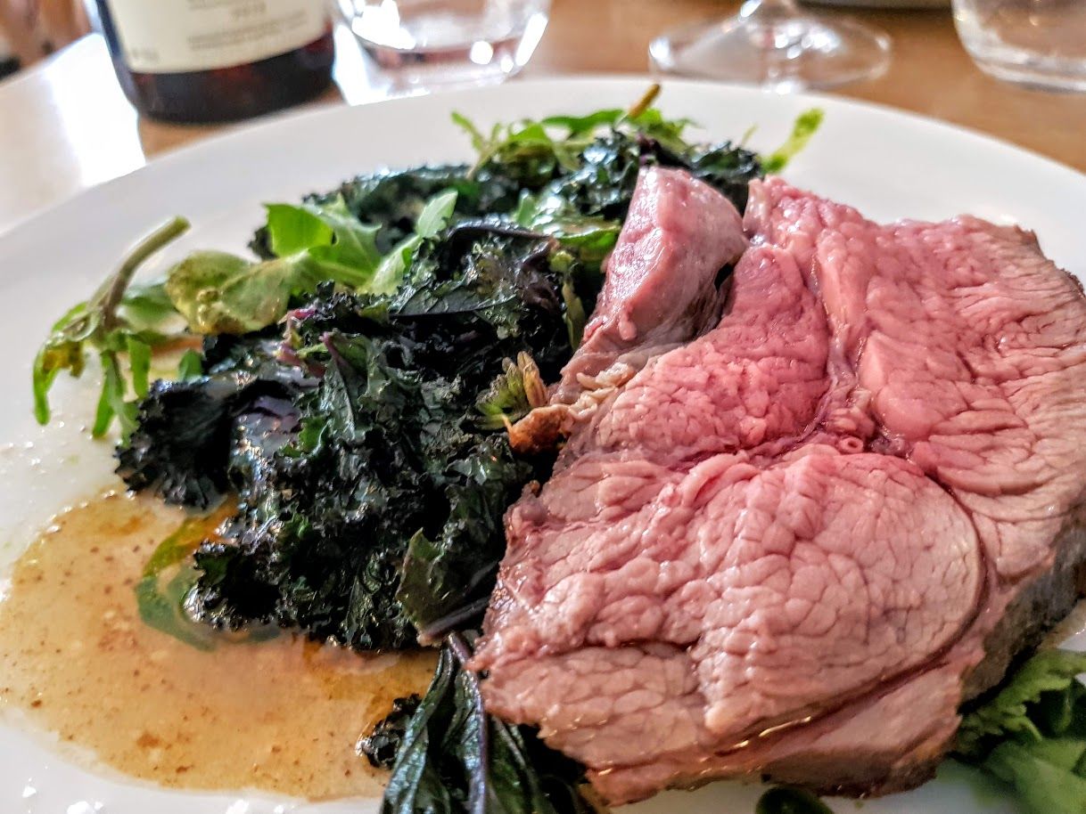 Basse côte de veau, chou kale Au Bon Endroit restaurant Paris 19