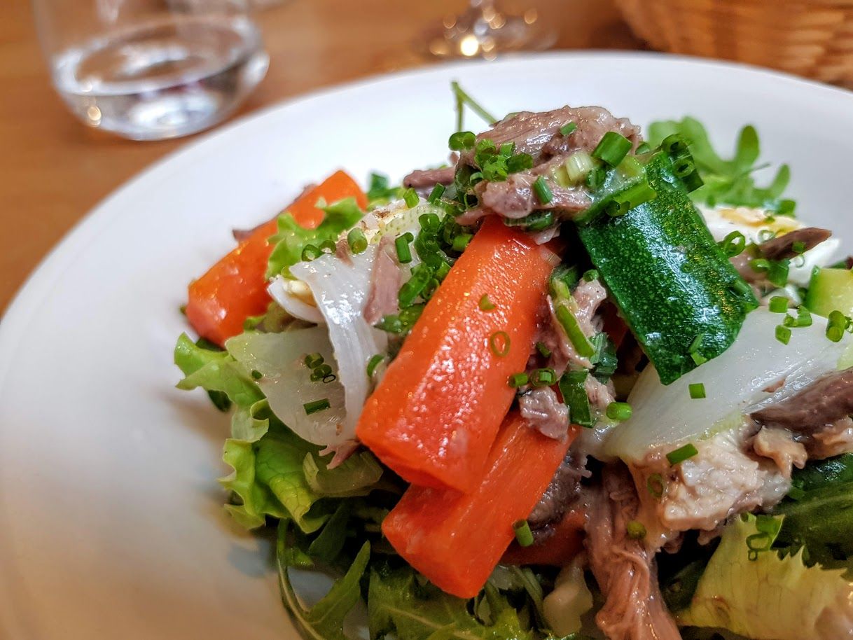 Queue de boeuf et petits légumes en salade Le Beaucé restaurant Paris 9