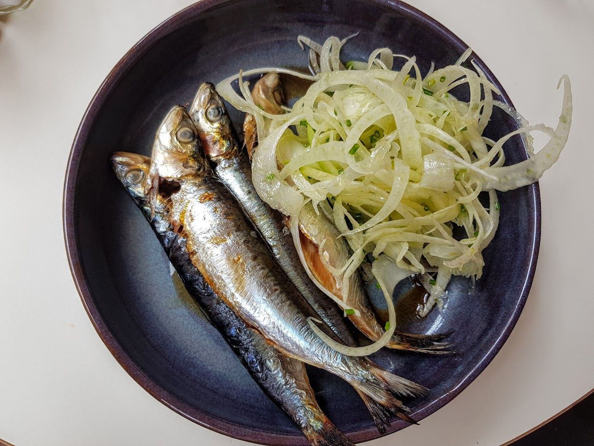 Sardines entières laquées fenouil Chez Prout Prout restaurant Paris 17