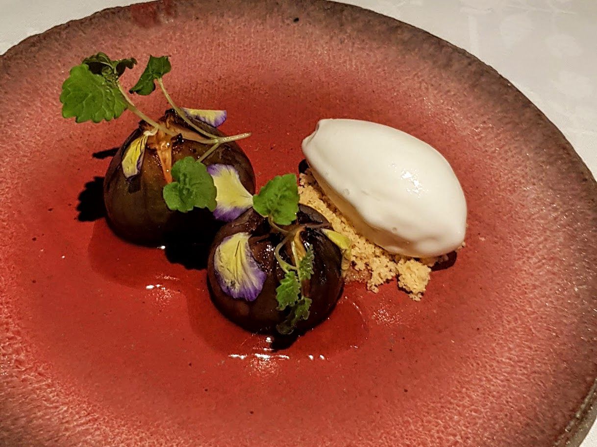 Glace rôtie au miel de sapin, glace ricotta La Truffière restaurant Paris 5