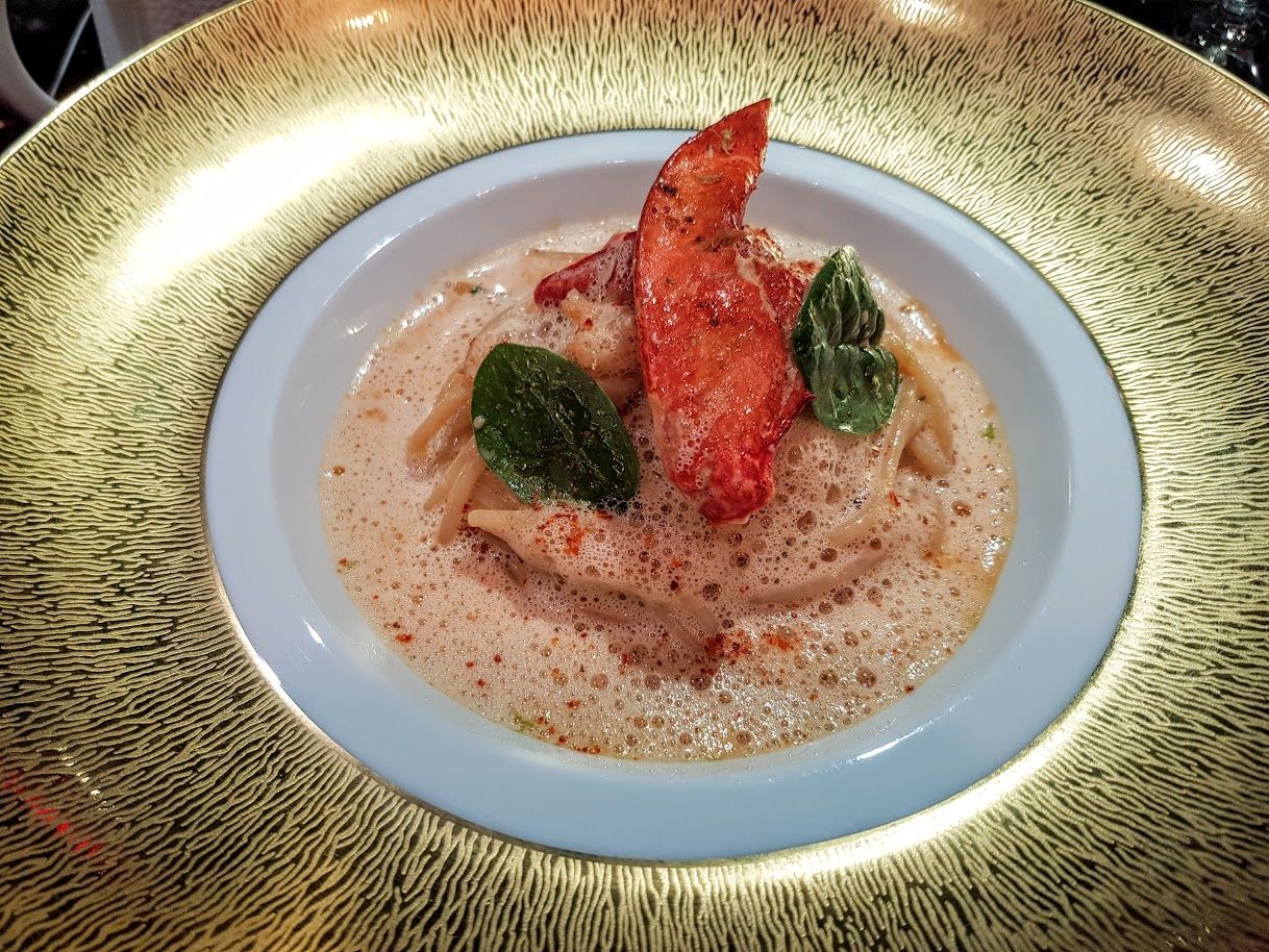 Spaghettis homard Atelier Etoile Joël Robuchon restaurant Paris 8