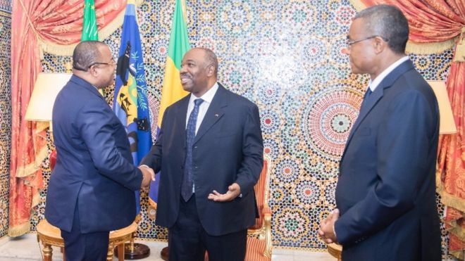 Ali Bongo de retour au Gabon, en audience avec le Premier ministre.