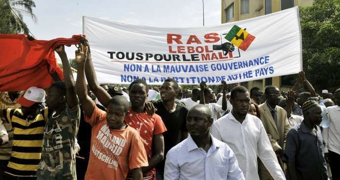 Des leaders de l’opposition manifestent contre la « mauvaise gouvernance », à Bamako, le 21 mai 2016. HABIBOU KOUYATE / AFP