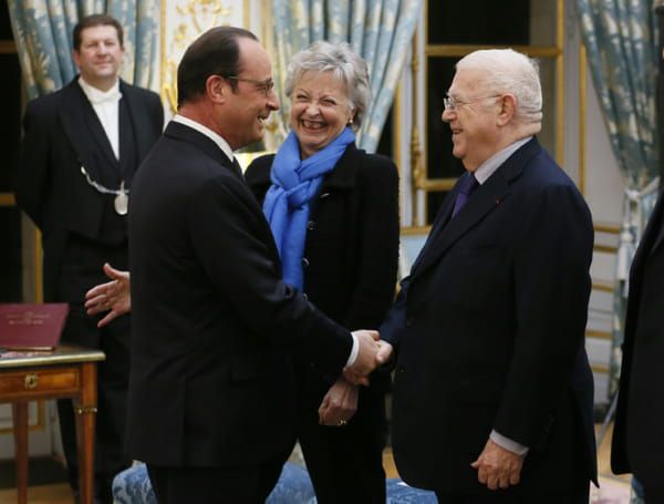 POOL Michel Charasse avec le président François Hollande en 2015 à la mairie de Puy-Guillaume (Puy-de-Dome) © POOL - PATRICK KOVARIK