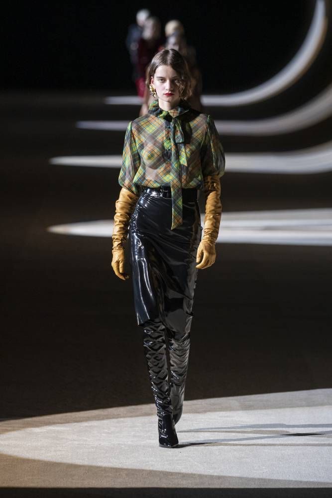 Défilé Saint Laurent pour l'automne-hiver 2020. © DR
