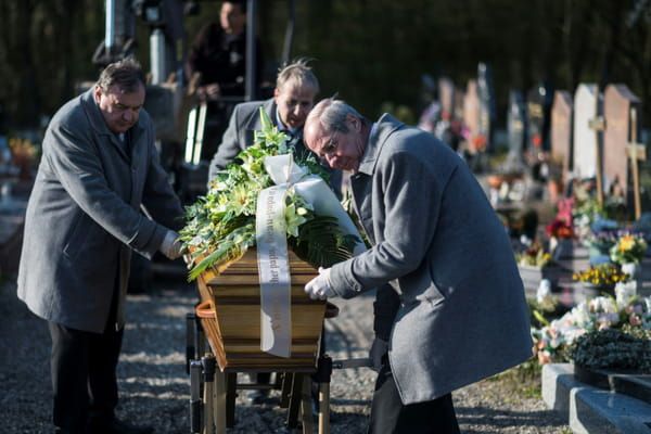 Enterrement d'une personne morte du Covid-19 au cimetière de Kingersheim (est de la France), le 4 avril 2020 © AFP - SEBASTIEN BOZON