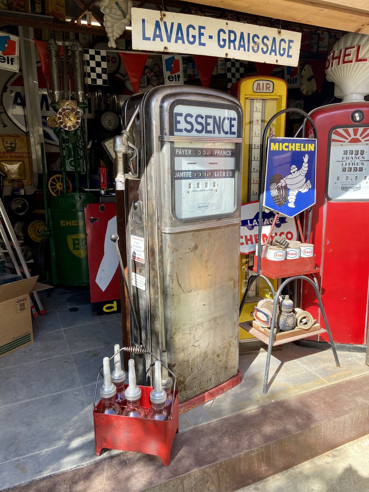 Ancienne pompe à essence Boutillon - deco garage