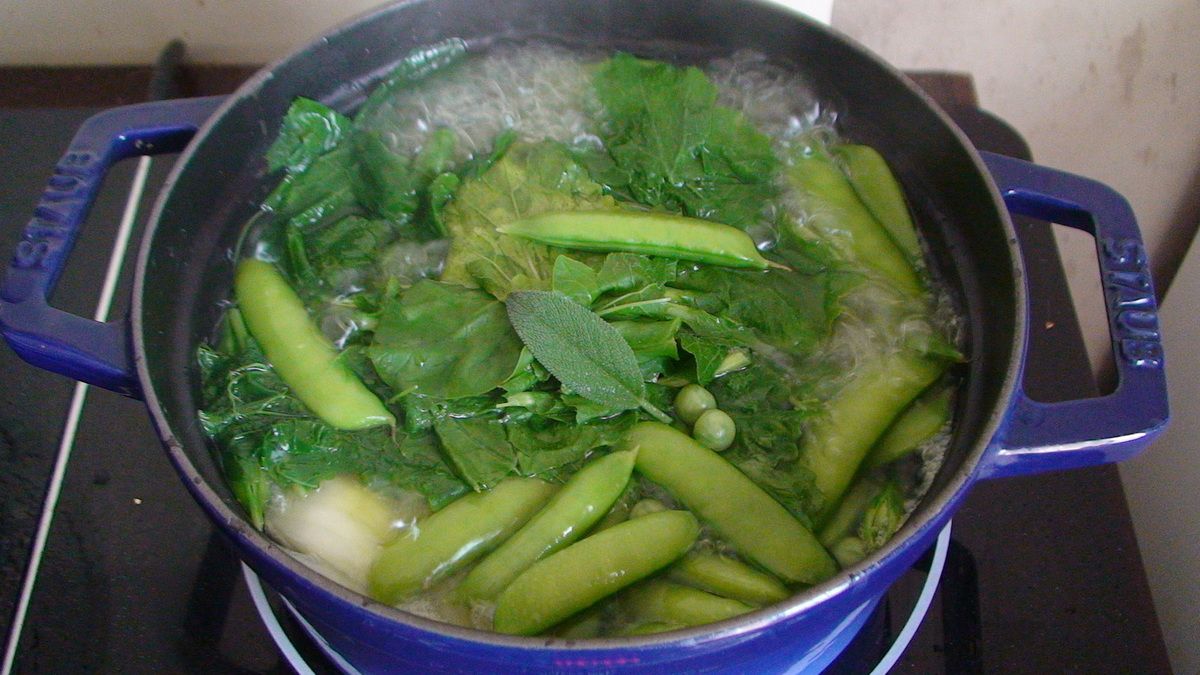 Soupe : ajouter une pomme de terre, un oignon, des herbes comme de la sauge et du romarin.