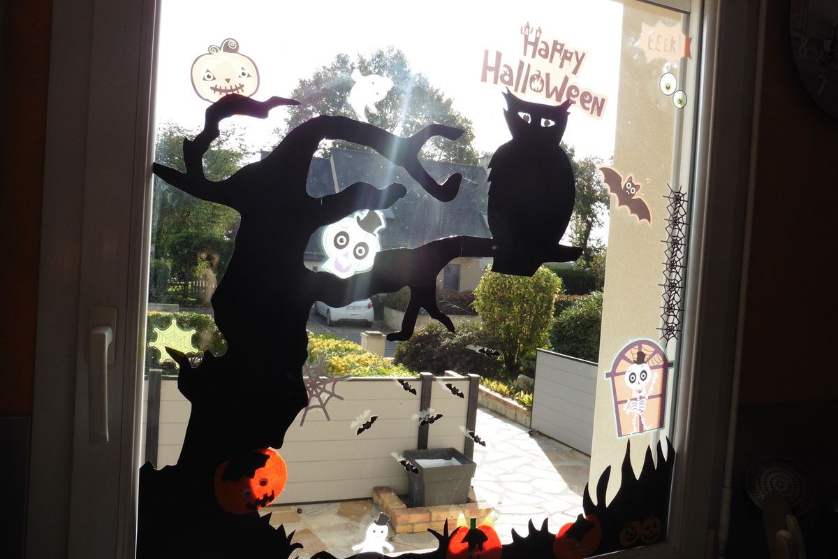 Début décoration d'halloween (décoration fenêtre)