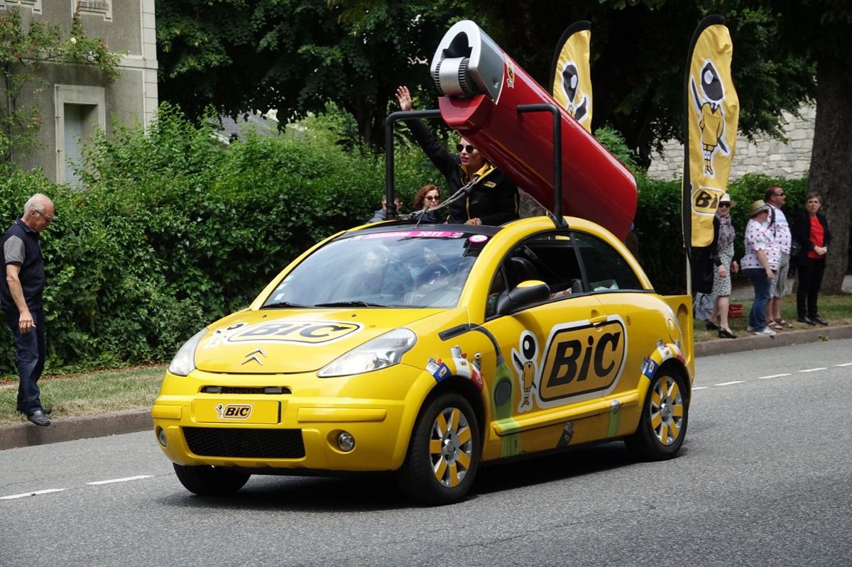 Tour de France : quand la caravane publicitaire passe à Luchon...