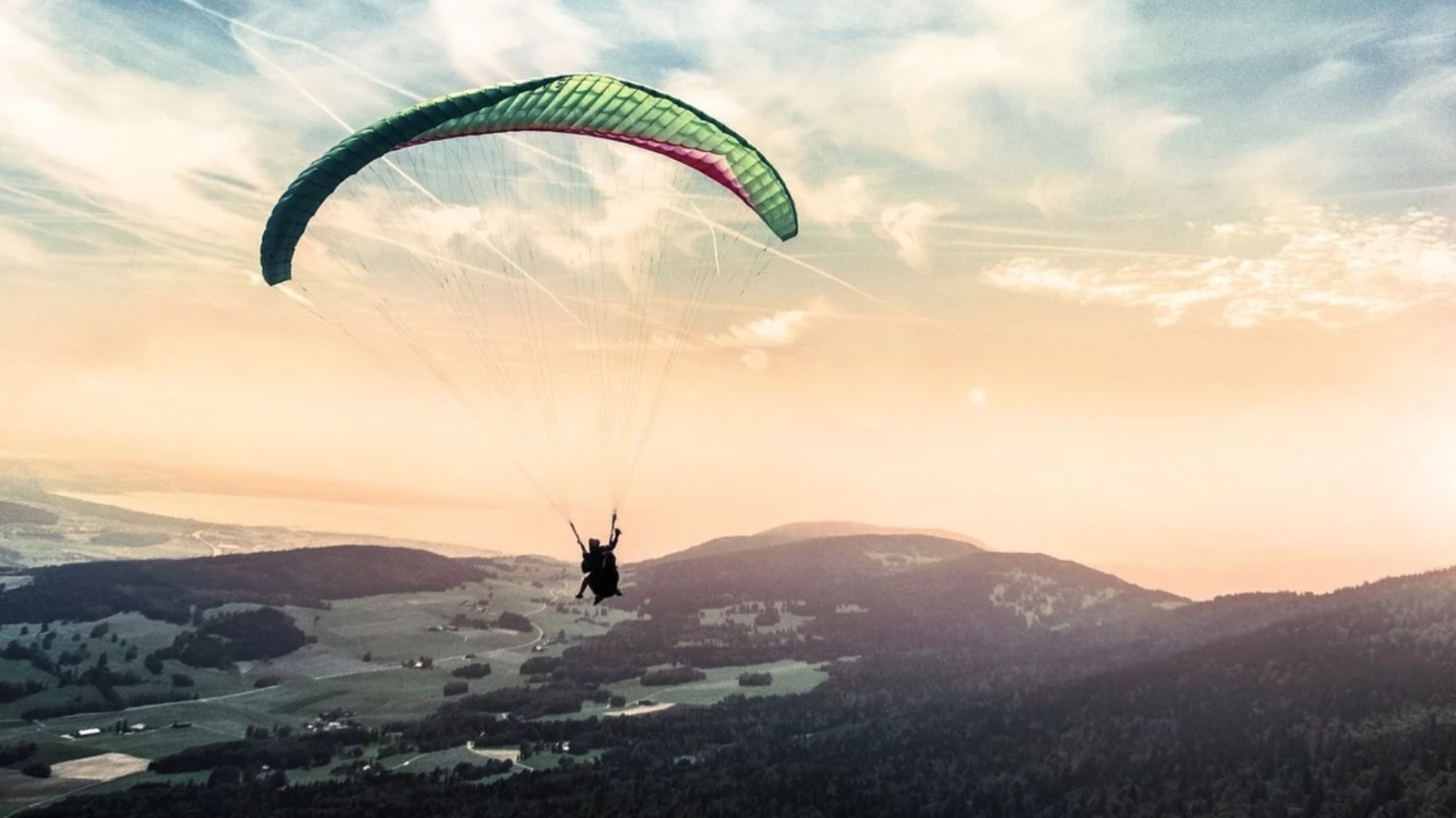 Pendant le confinement, il "s'envoie en l'air"...