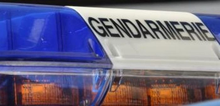 Covid-19 : interpellé pour violences conjugales, le médecin se dit infecté au coronavirus et... tousse sur les gendarmes