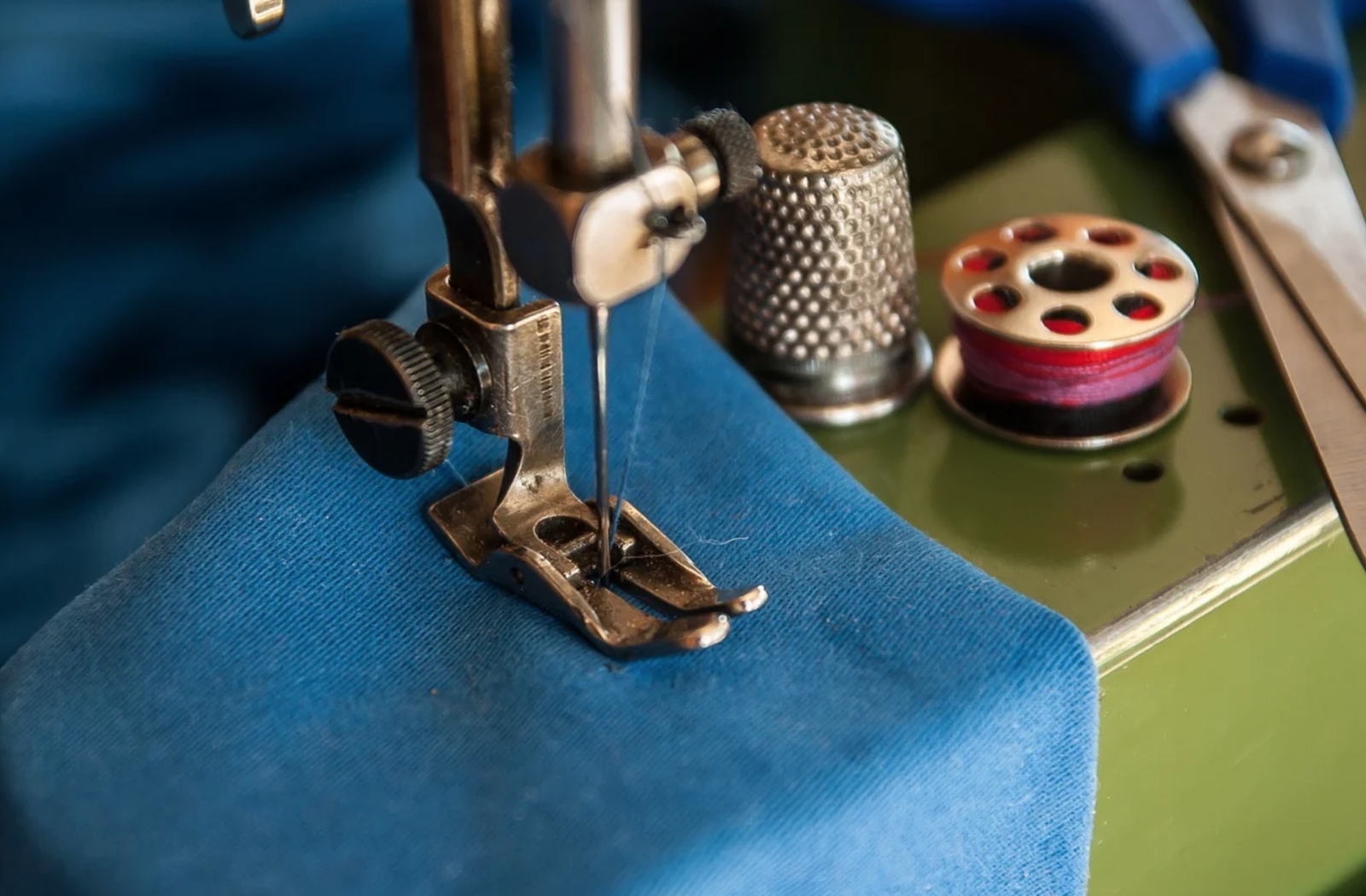 "De fil en aiguille... sortez masqués !"