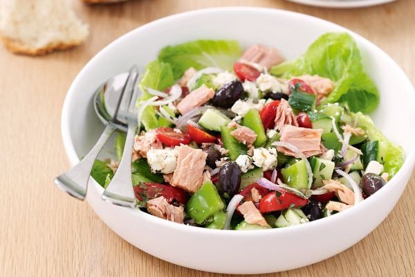 Làm salad cá ngừ dầu giấm đơn giản