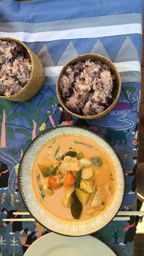 das erste Curry in Laos :-)