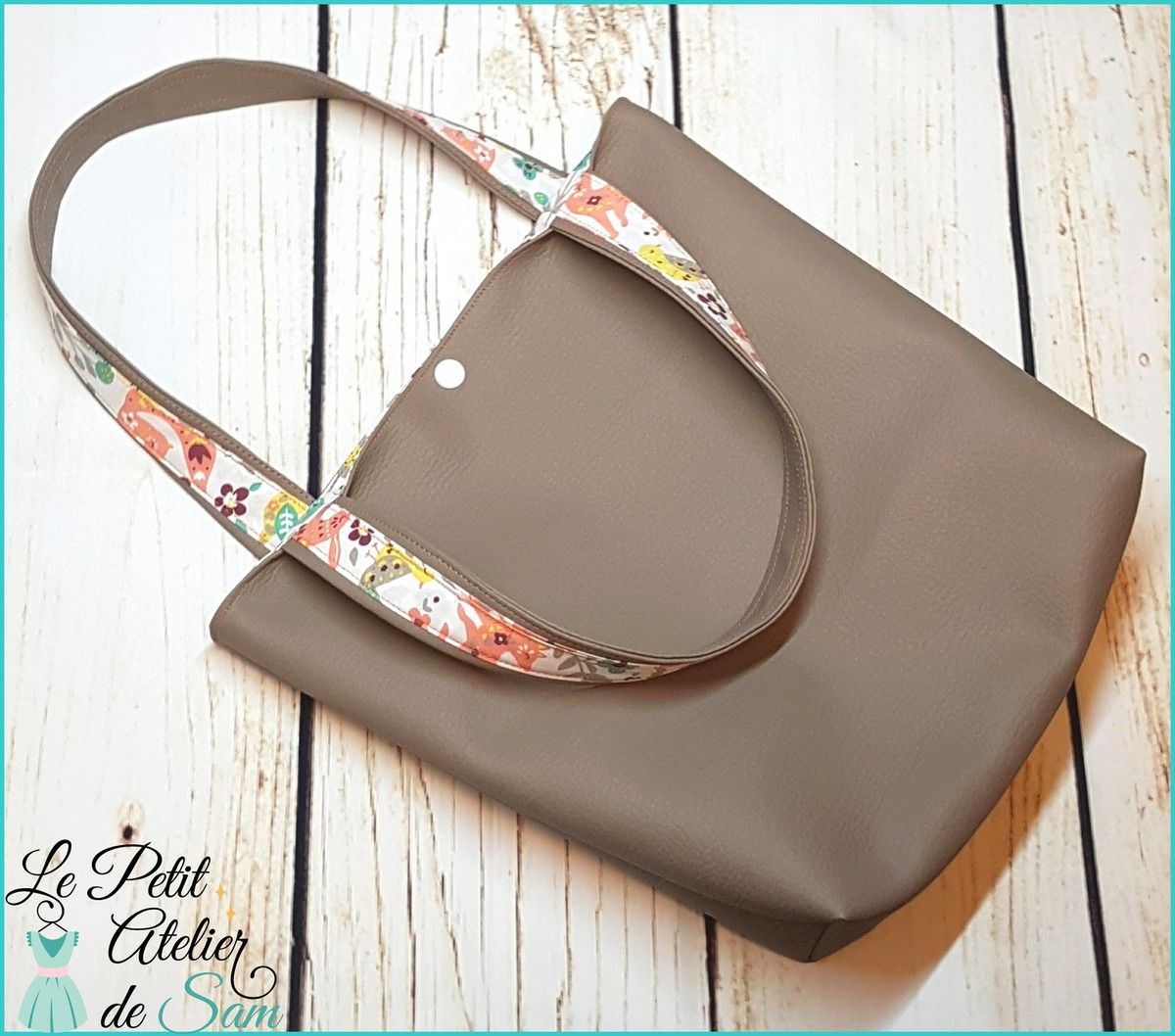 Faire un sac top en simili cuir