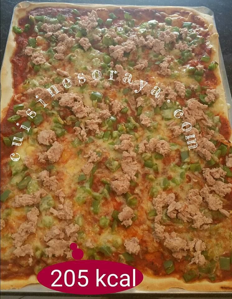 Pizza maison 3 fromages et pizza thon, poivrons