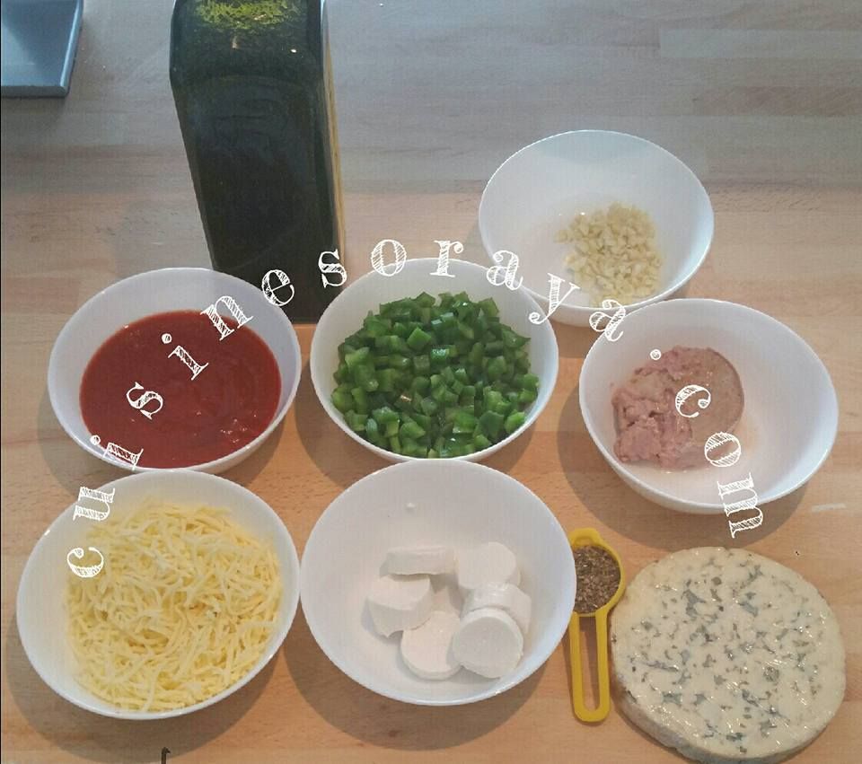 Pizza maison 3 fromages et pizza thon, poivrons