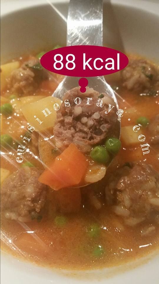 Mini kofta en sauce et aux légumes.