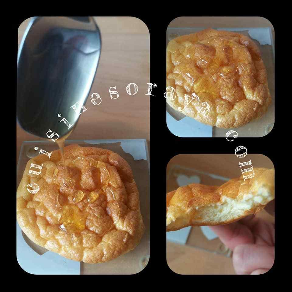 Pain nuage parsemer de miel.