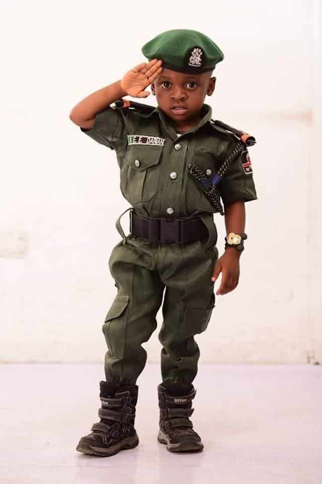Petit Garcon Epate Beaucoup Avec Ses Adorables Photos D Anniversaire Sur Le Theme De La Police Mobile International News Blog Petit Garcon Epate Beaucoup Avec Ses Adorables Photos D Anniversaire Sur Le Theme De La Police Mobile International News Blog