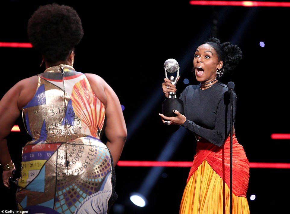 Lizzo Nommee Artiste De L Annee Tandis Que Jamie Foxx Et Michael B Jordan Sont Honores Pour Leurs Roles Dans Le Prix Du Meilleur Film Just Mercy Aux Naacp Images Awards International