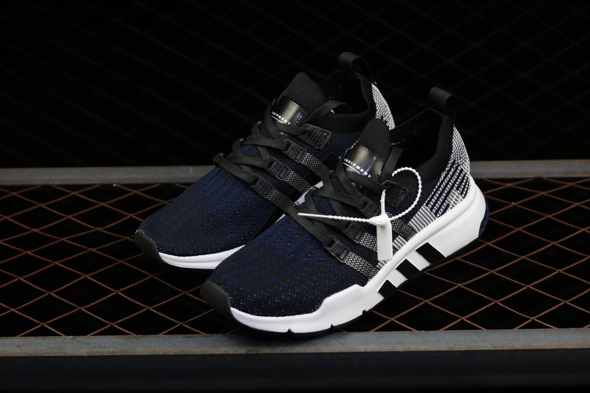 branded sports shoes offer