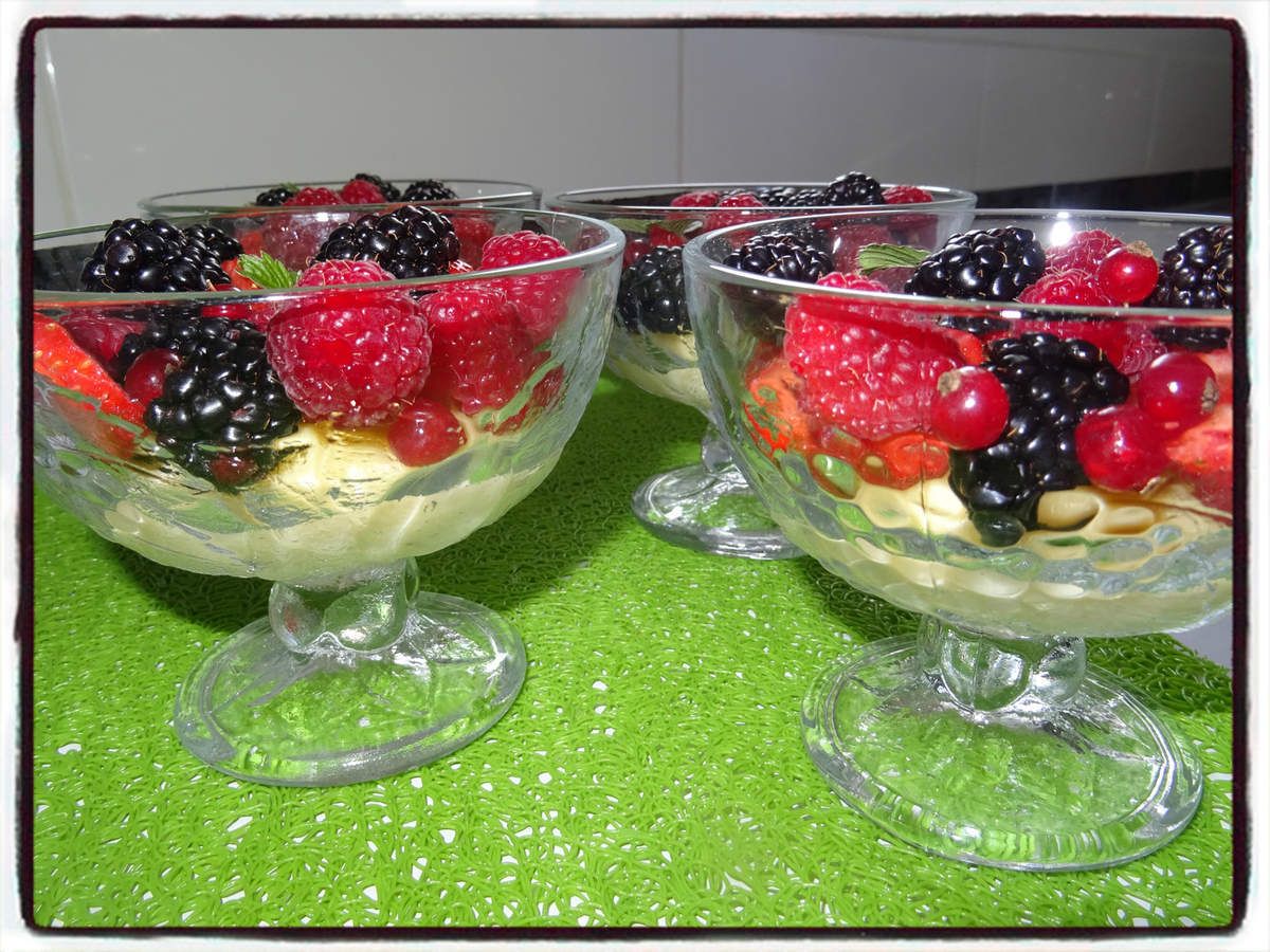Salade De Fruits Rouges A La Creme Recettes Faciles Les
