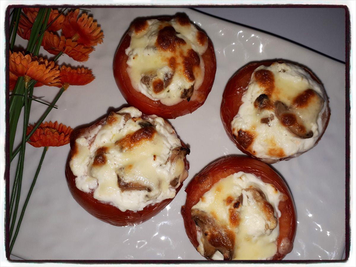 Tomates farcies au chèvre et aux champignons