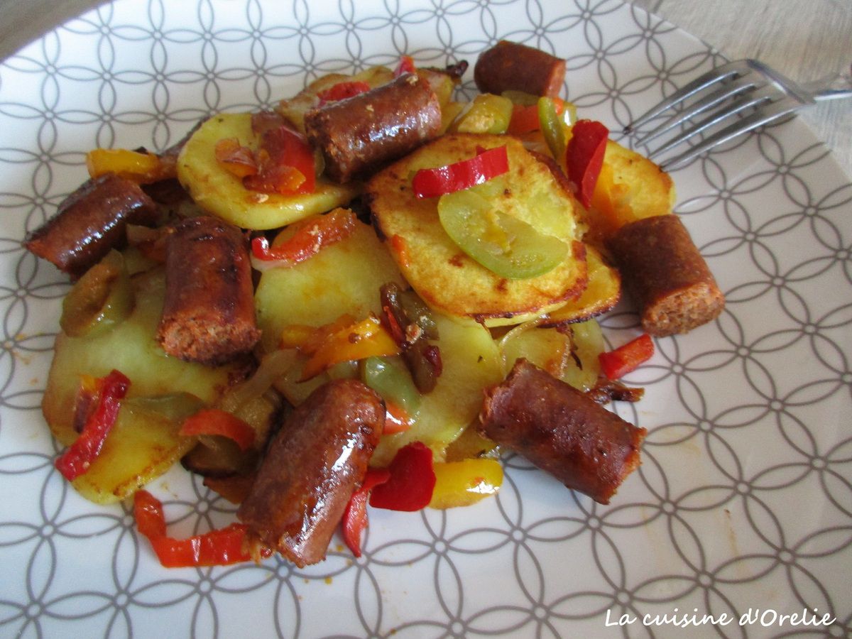 Recette de la saucisse de Toulouse poêlée avec pommes de terre et oignons 