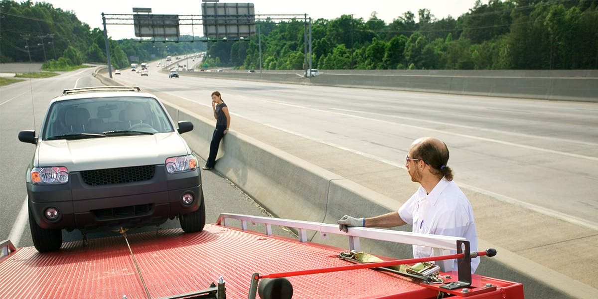 Remove damaged car with car junk removal service provider The Calgary