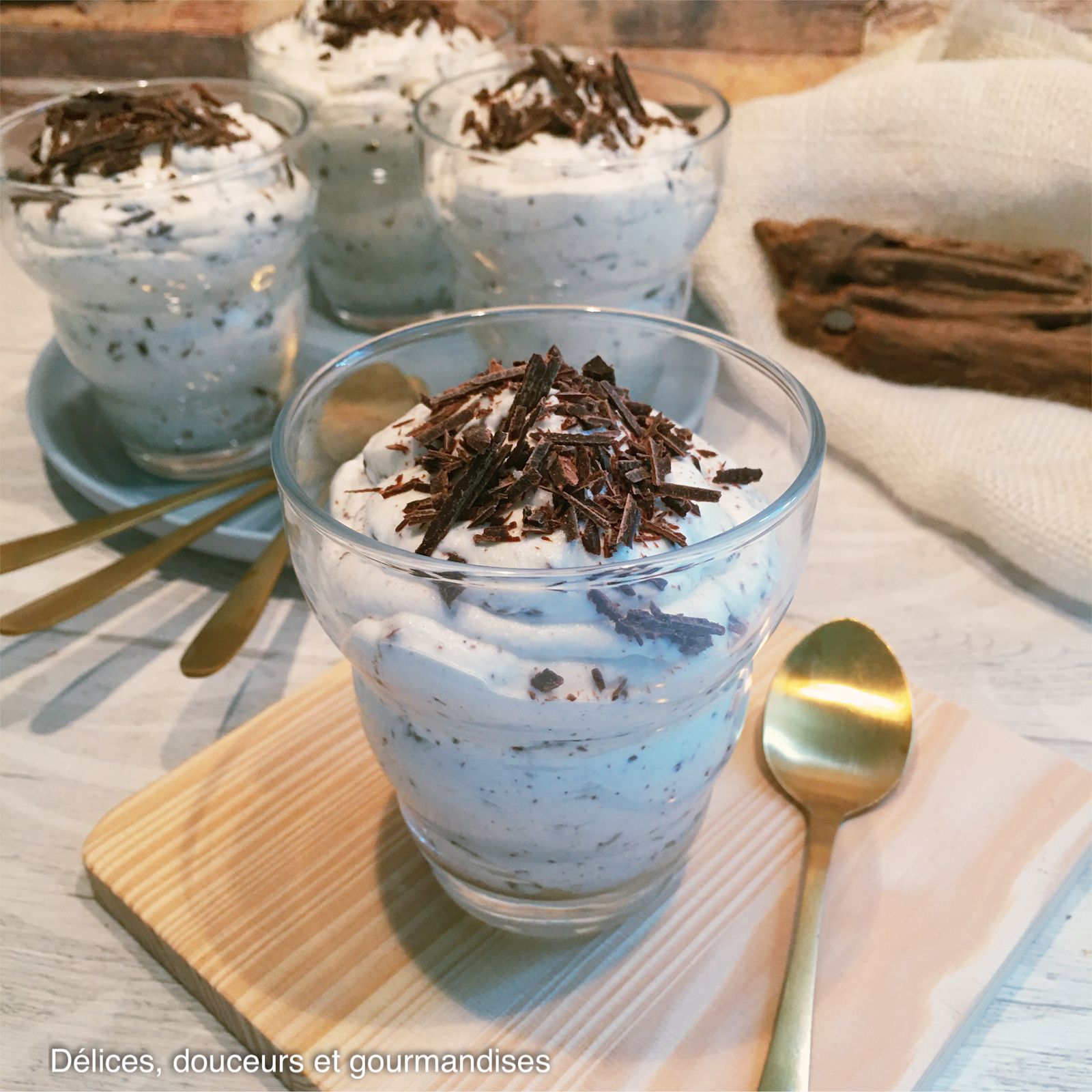 Mousse au chocolat blanc stracciatella - Délices, douceurs et gourmandises