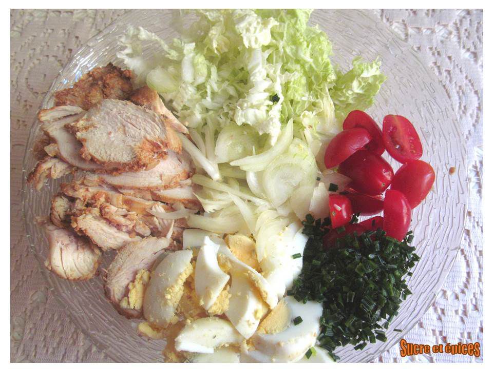 Salade au chou chinois et poulet d'inspiration asiatique