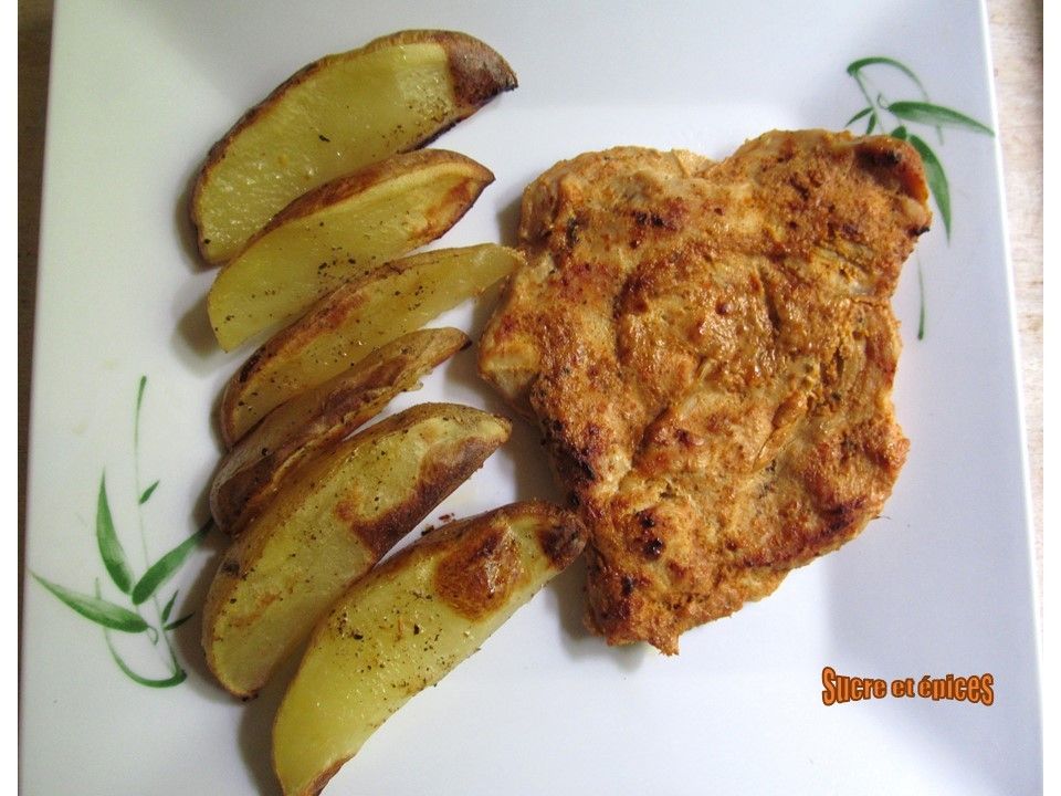 Escalopes de dinde au four au curry et yaourt, avec des pommes de terre -  www.sucreetepices.com