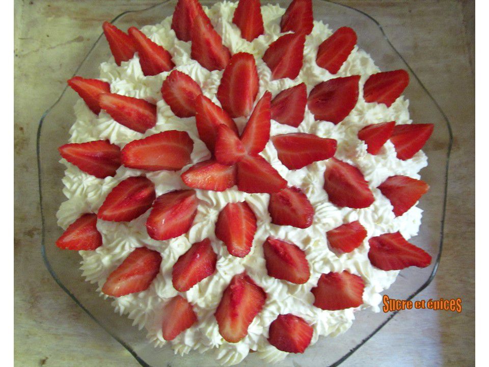 Gâteau facile aux fraises et à la chantilly