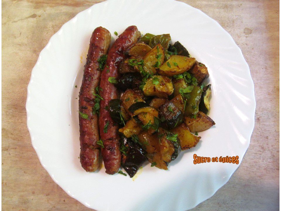 Chipolatas au four aux légumes et épices - www.sucreetepices.com