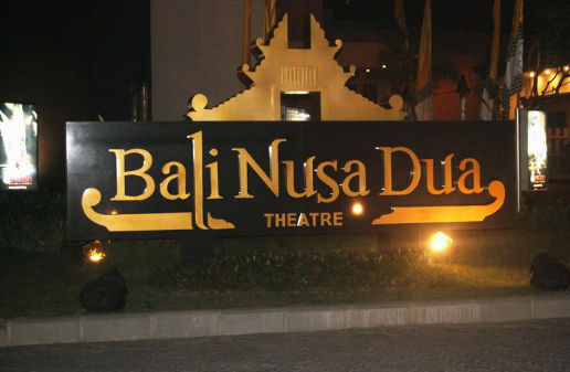 Bali pada malam hari