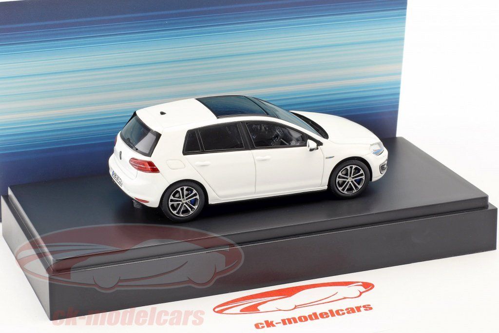 Bon plan : la Volkswagen Golf 7 GTE de Spark au 1/43 à 15 € - Mini PDLV