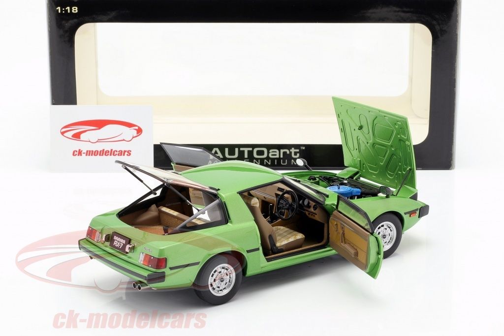 1/18 : La Mazda RX-7 Savanna (SA) AUTOart à seulement 49,95