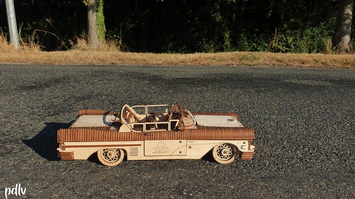 Maquette en bois voiture : Cabriolet VM-05, modèle mécanique