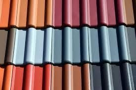 installer des tuiles foncees