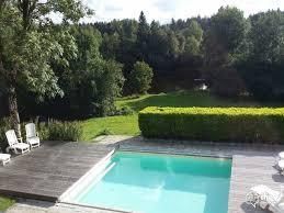 installation piscine dans le jardin