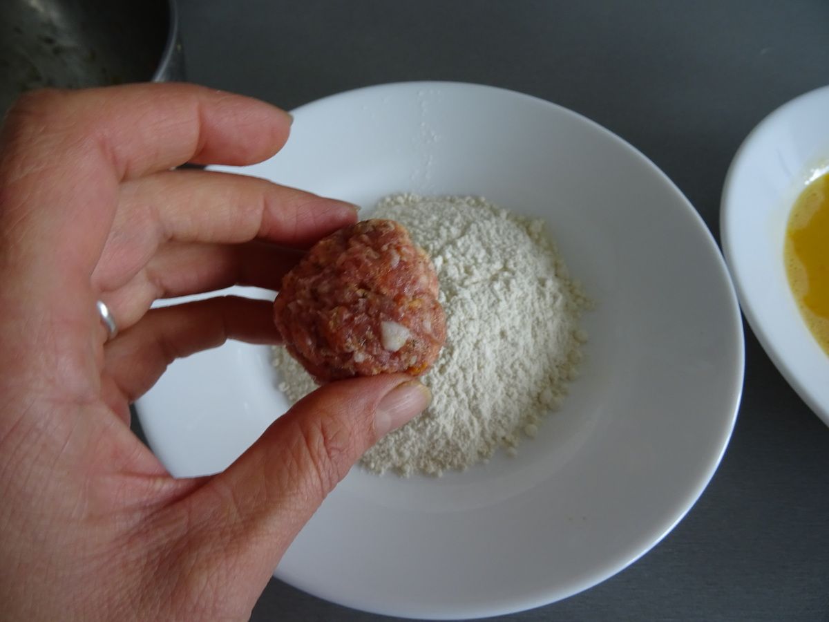 BOULETTES DE CHAIR A SAUCISSE AU CURCUMA
