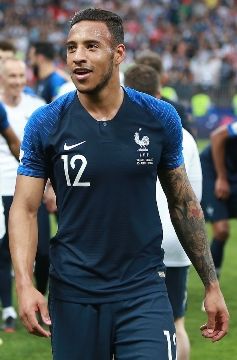 Le PSG est intéressé par le footballeur Corentin Tolisso