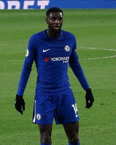 Une photo du footballeur Tiémoué Bakayoko