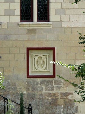 Patrick Kalita sculpture sur pierre héraldique blason armoiries ornementation gravure sur pierre taille de pierre