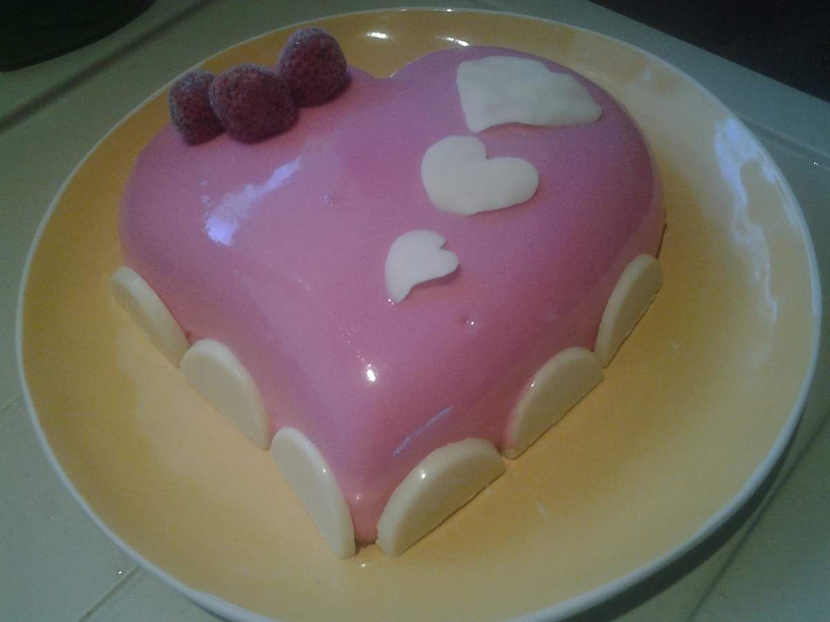 Coeur bombé mascarpone vanillé, fraise, biscuit génoise Gâteaux de Coco