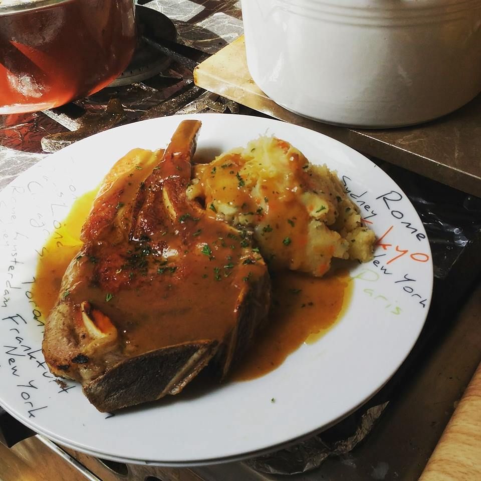 Côte de veau Sauce aux champignons maison et La purée pomme de terre